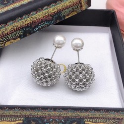 A unique item that will be the leading role Earrings 2023SS DIOR Dior